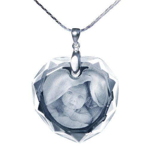 Pendentif en verre avec chaîne - coeur (facette taillée)